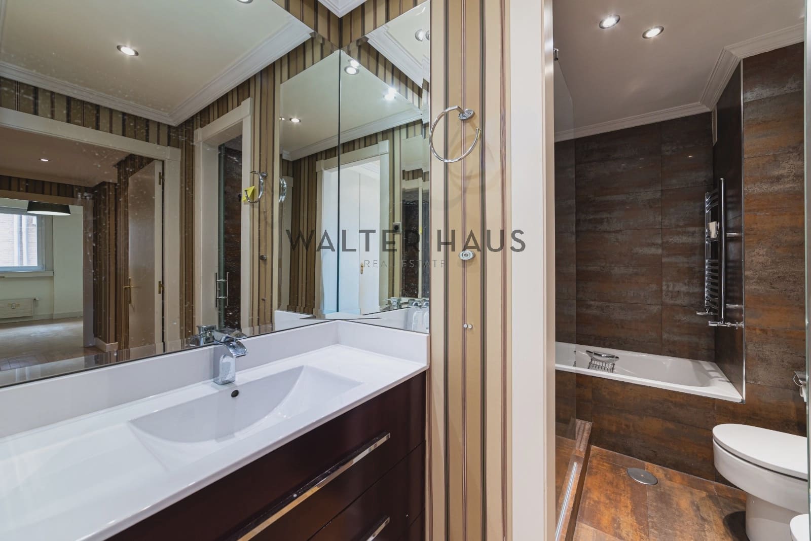 4 bedroom Flat for rent in Madrid city with pool garage - € 4,900 (Ref: 10046228)