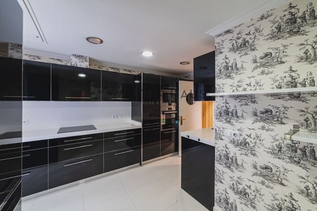 4 bedroom Flat for rent in Almagro, Madrid city with pool garage - € 4,900 (Ref: 10046228)