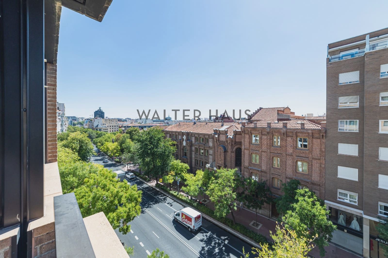 4 bedroom Flat for rent in Madrid city with pool garage - € 4,900 (Ref: 10046228)