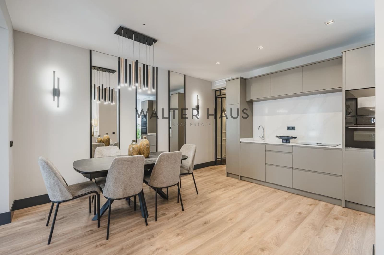 3 soveværelse Lejlighed til salg i Madrid by - € 2.100.000 (Ref: 10054441)