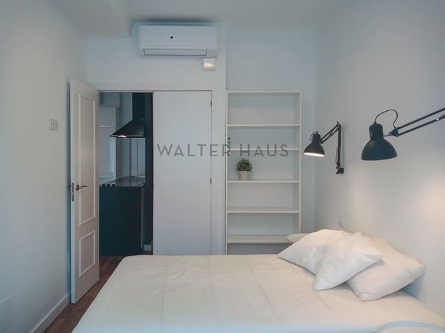 2 quarto Apartamento para arrendar em La Sagrada Família, Barcelona cidade - 1 261 € (Ref: 10059495)