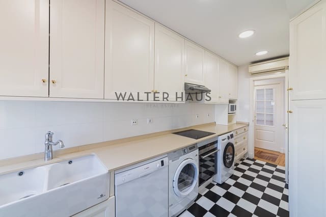 3 soverom Penthouse til salgs i Rios Rosas, Madrid by - € 1 050 000 (Ref: 10088737)