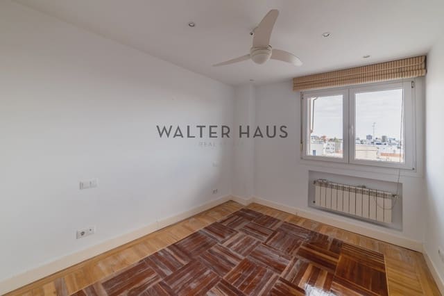 3 soverom Penthouse til salgs i Rios Rosas, Madrid by - € 1 050 000 (Ref: 10088737)