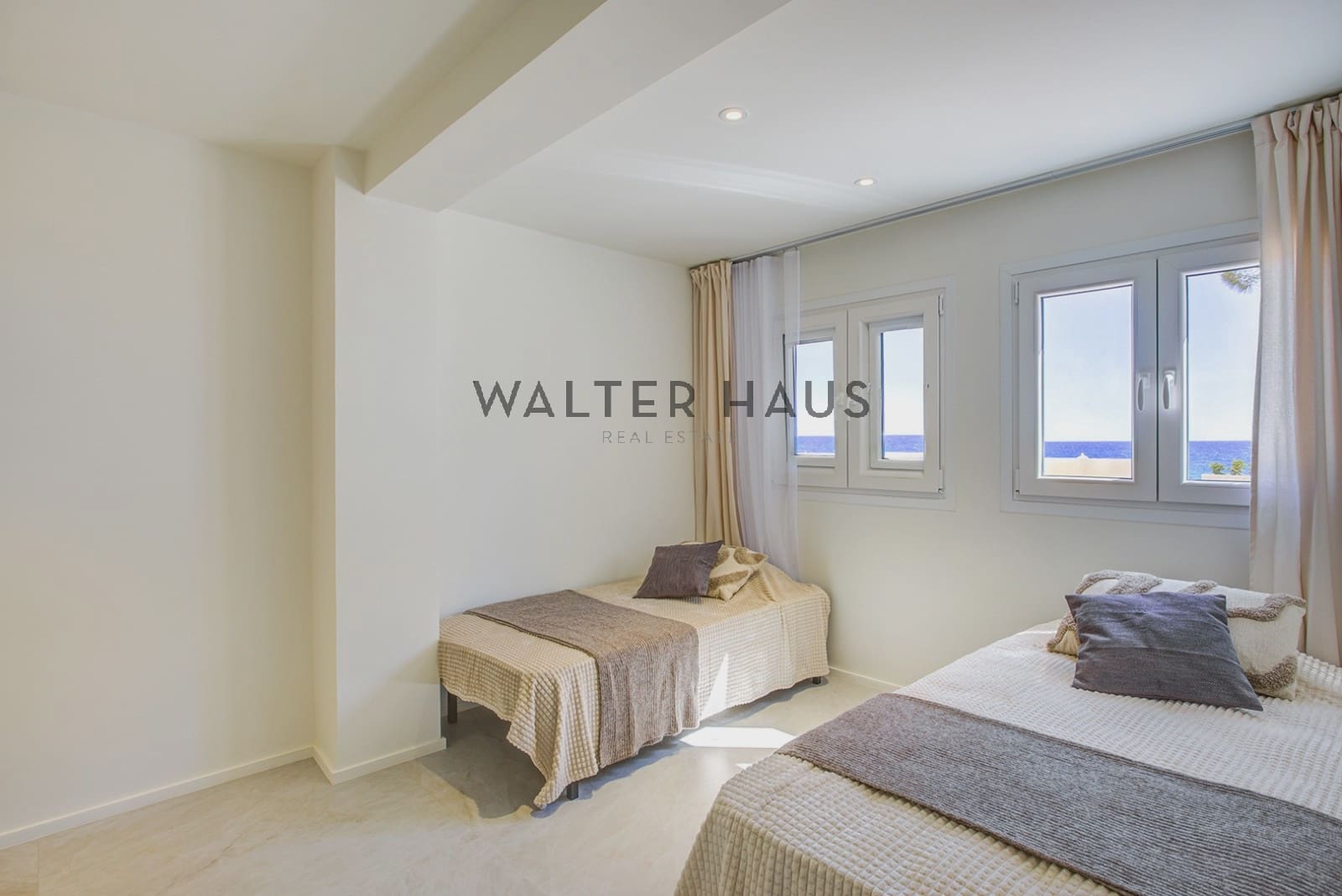 2 bedroom Flat for sale in Platja d'Aro with garage - € 380,000 (Ref: 10093833)