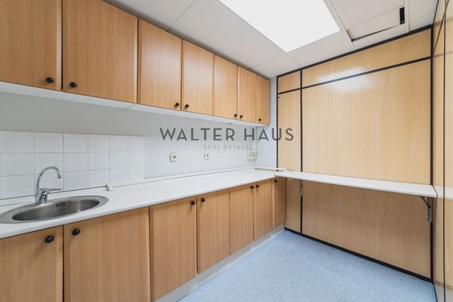 6 soveværelse Kontor til leje i Castillejos, Madrid by med garage - € 4.900 (Ref: 10093834)