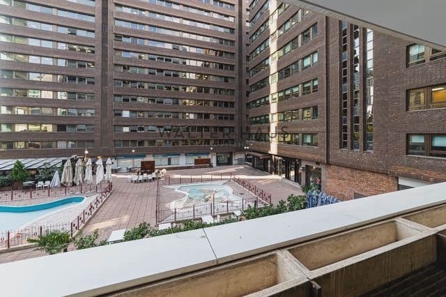 6 soveværelse Kontor til leje i Castillejos, Madrid by med garage - € 4.900 (Ref: 10093834)