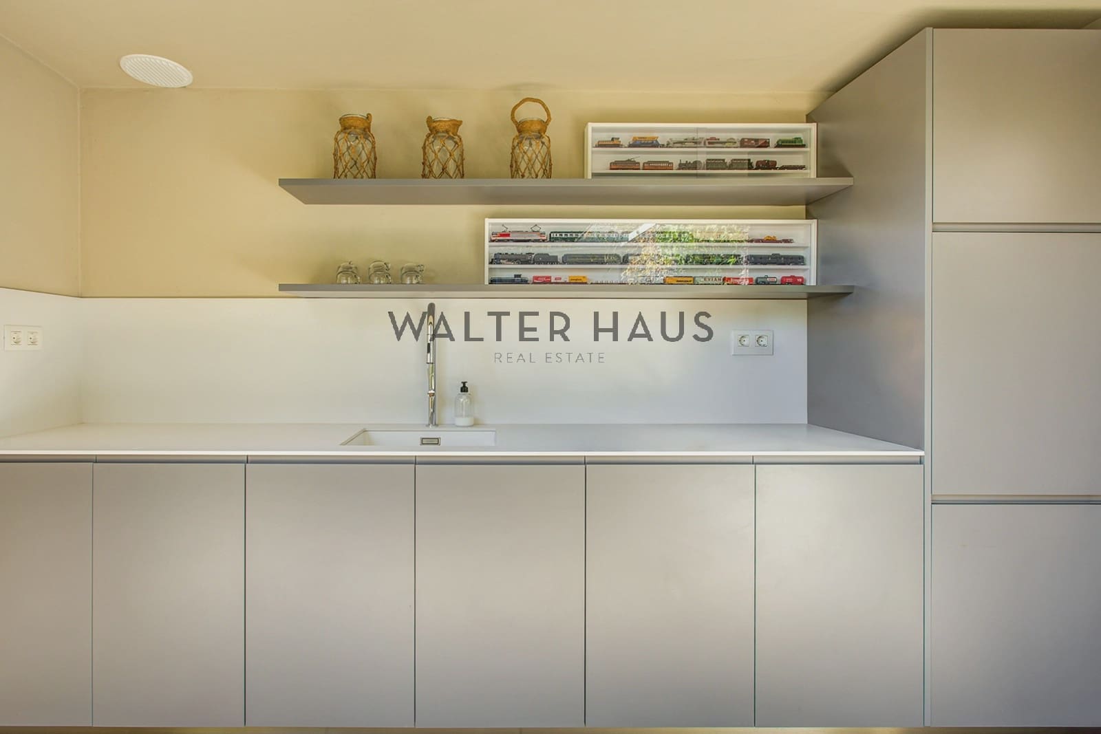 3 bedroom Penthouse for sale in Barcelona city - € 1,850,000 (Ref: 10095817)