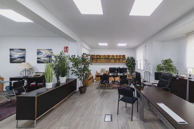 2 sypialnia Biuro do wynajęcia w Rios Rosas, Miasto Madryt - 2 650 € (Ref: 10098630)