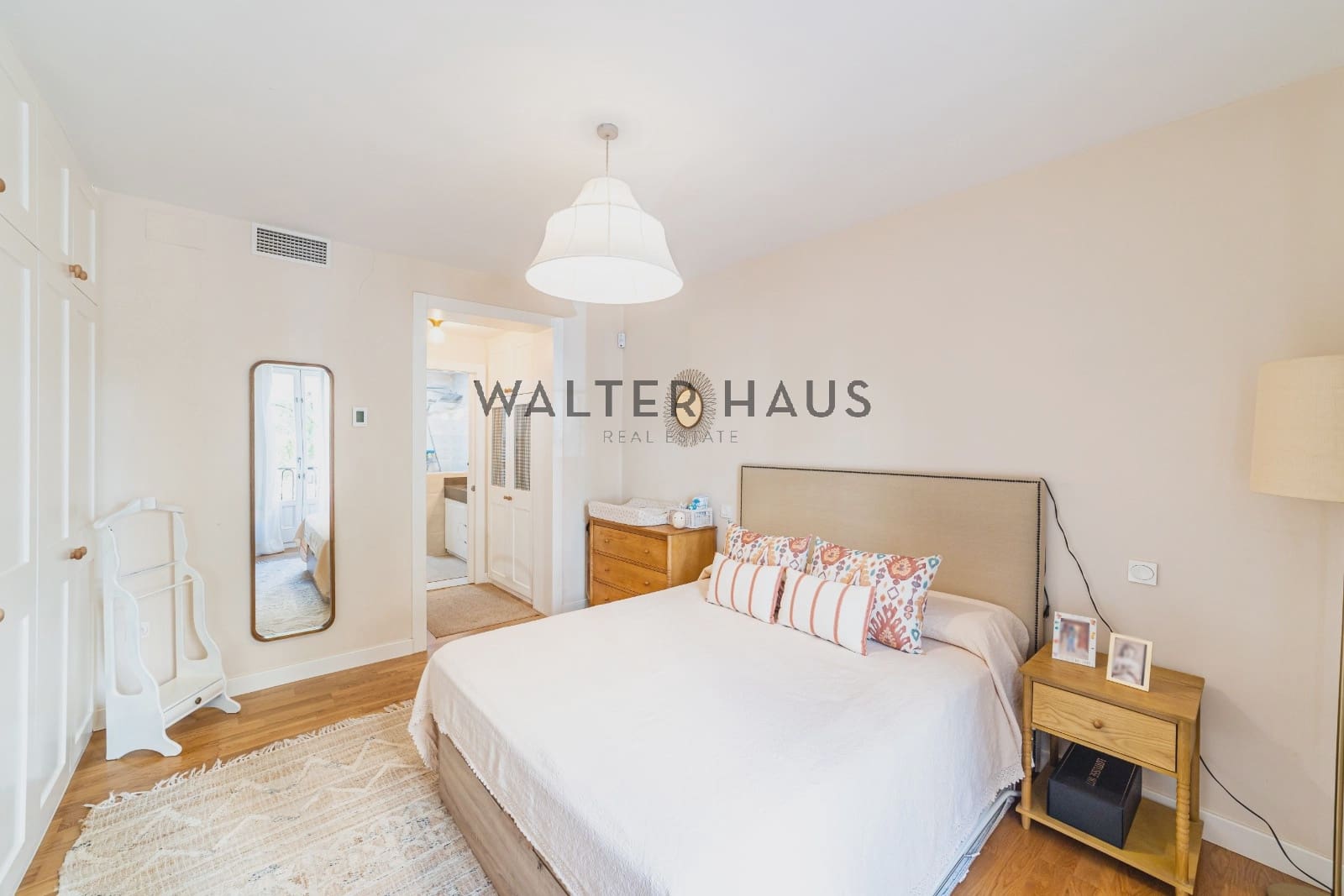 2 bedroom Flat for sale in Madrid city - € 980,000 (Ref: 10101234)