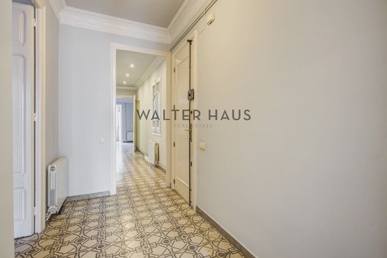 3 bedroom Flat for sale in Barcelona city - € 830,000 (Ref: 10113325)