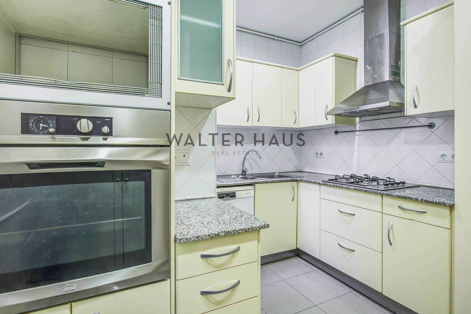 3 bedroom Flat for sale in Barcelona city - € 830,000 (Ref: 10113325)