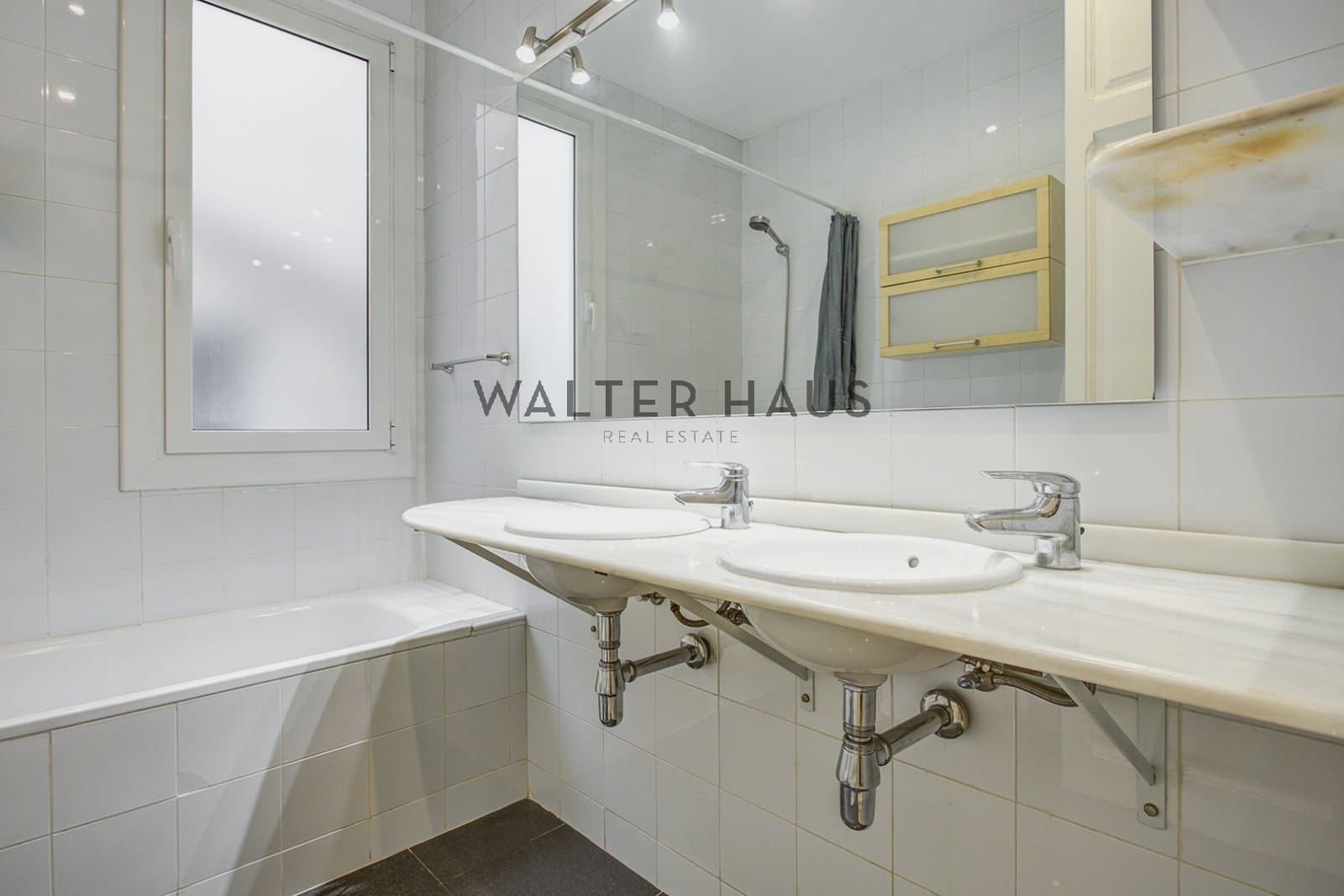 3 bedroom Flat for sale in Barcelona city - € 830,000 (Ref: 10113325)