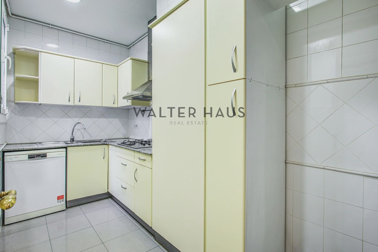 3 bedroom Flat for sale in Barcelona city - € 830,000 (Ref: 10113325)