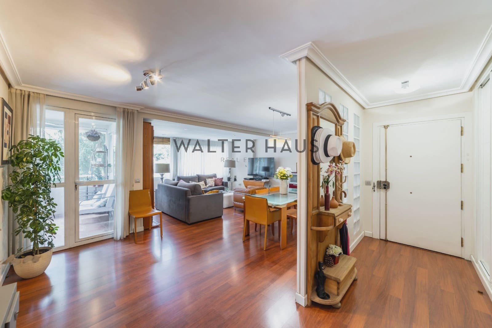 4 bedroom Flat for sale in Madrid city with pool garage - € 1,239,000 (Ref: 10125034)