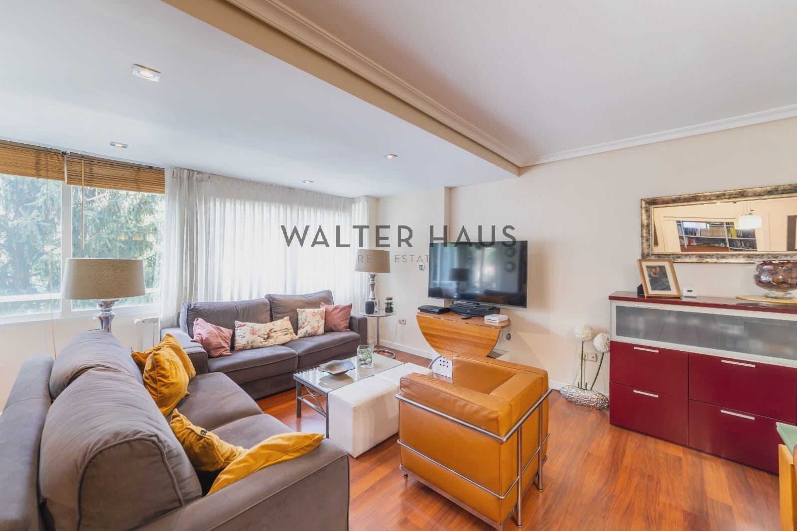 4 bedroom Flat for sale in Madrid city with pool garage - € 1,239,000 (Ref: 10125034)