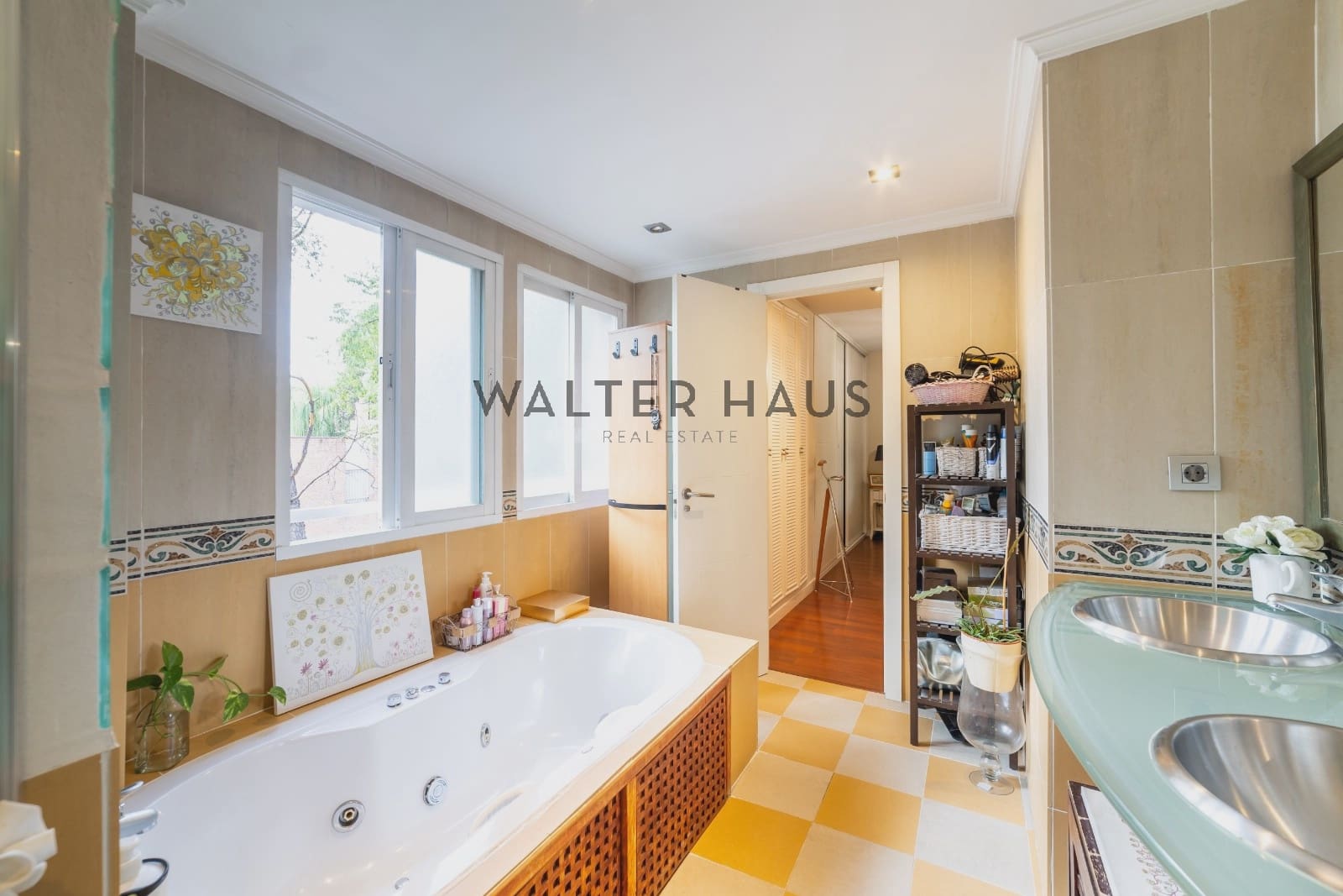 4 bedroom Flat for sale in Madrid city with pool garage - € 1,239,000 (Ref: 10125034)