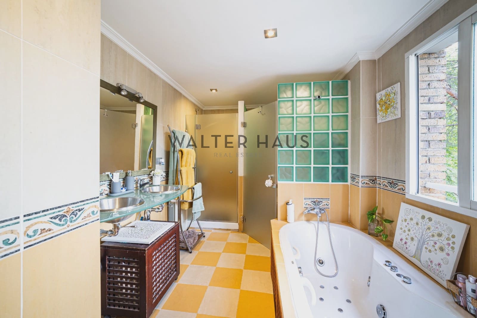 4 bedroom Flat for sale in Madrid city with pool garage - € 1,239,000 (Ref: 10125034)