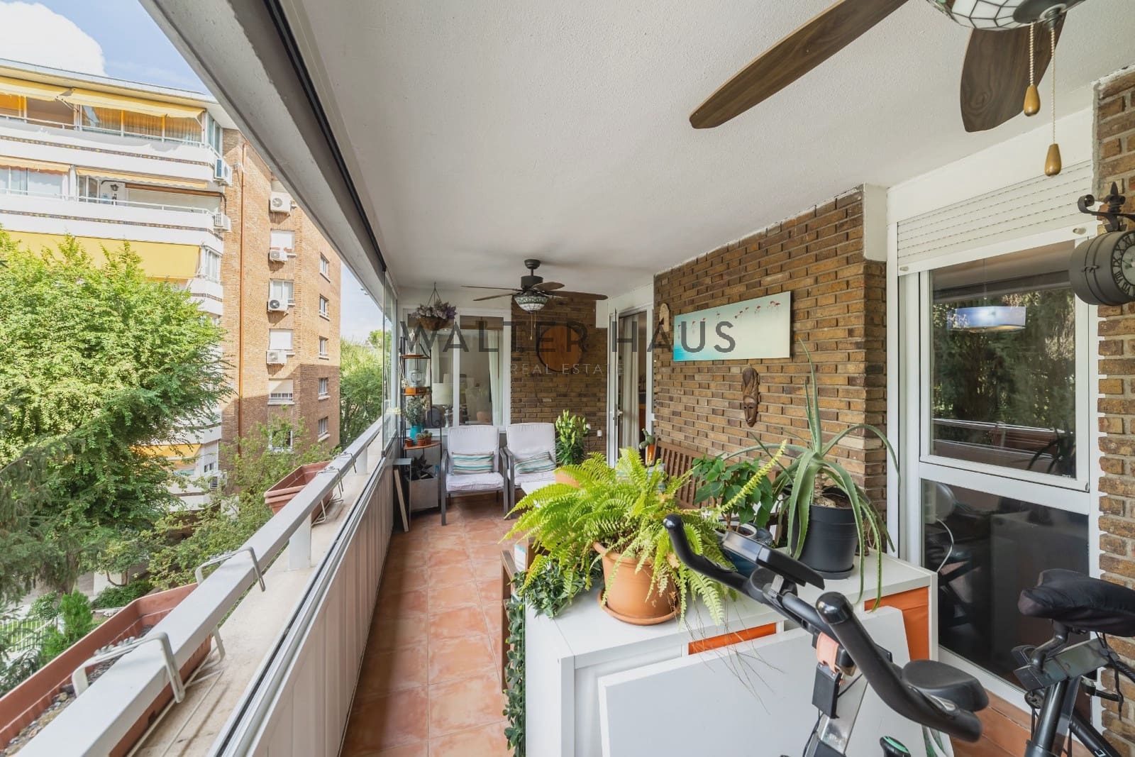 4 bedroom Flat for sale in Madrid city with pool garage - € 1,239,000 (Ref: 10125034)