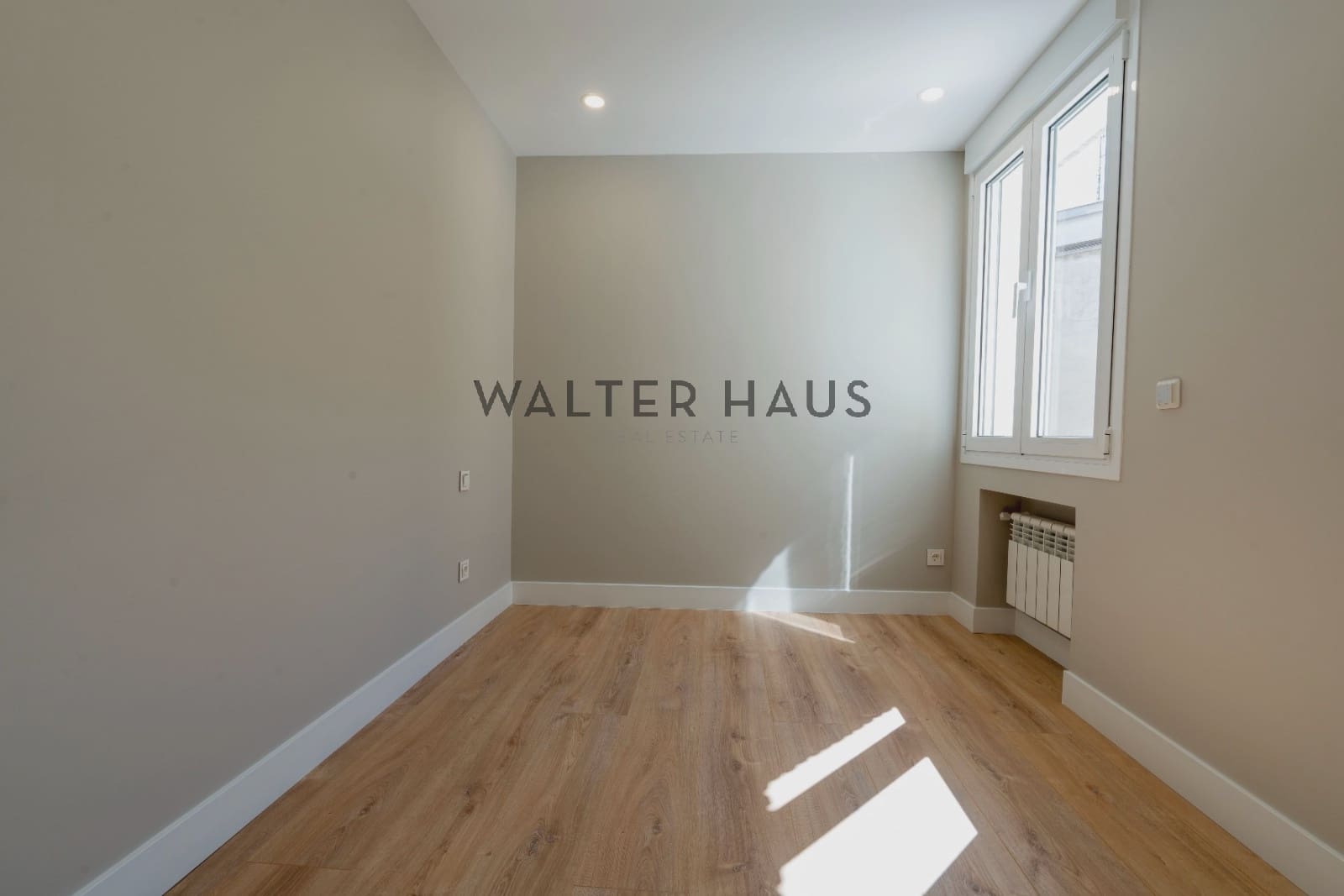 3 bedroom Flat for sale in Madrid city with garage - € 1,360,000 (Ref: 10130458)