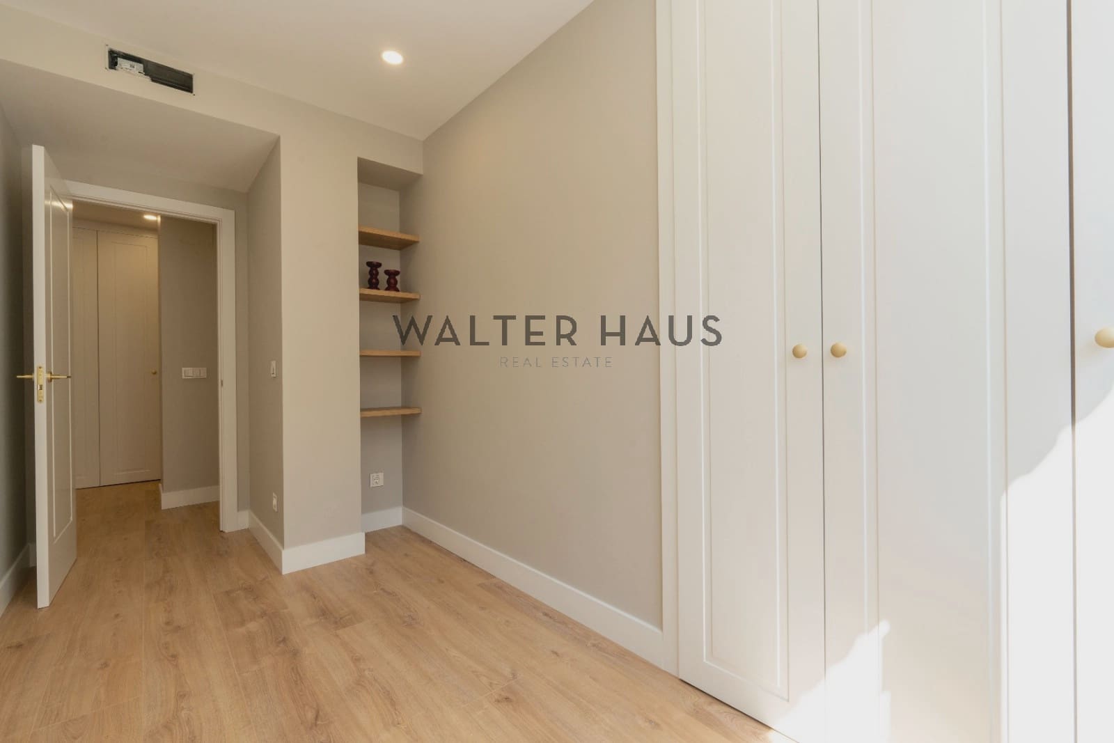 3 bedroom Flat for sale in Madrid city with garage - € 1,360,000 (Ref: 10130458)