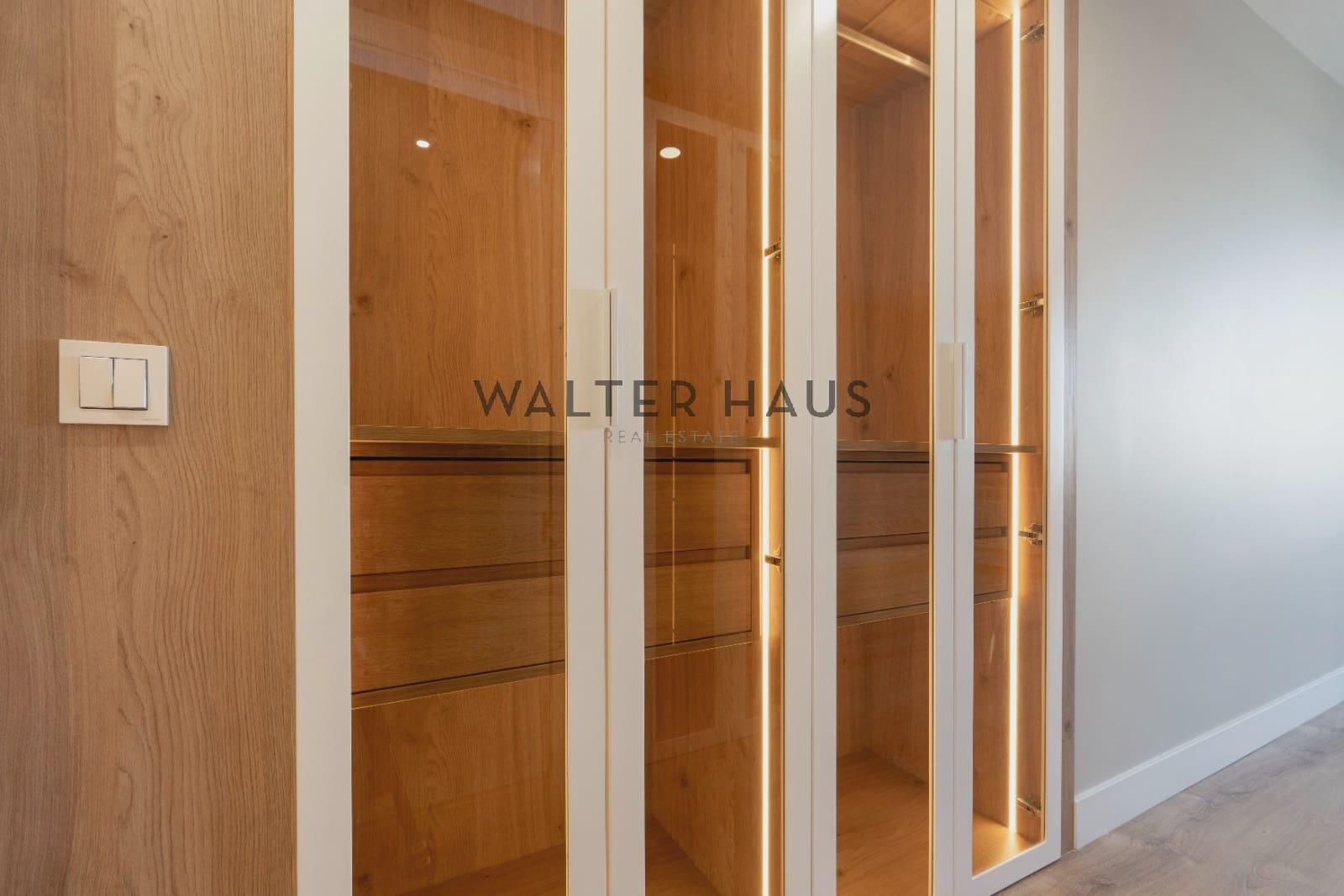 3 bedroom Flat for sale in Madrid city with garage - € 1,360,000 (Ref: 10130458)