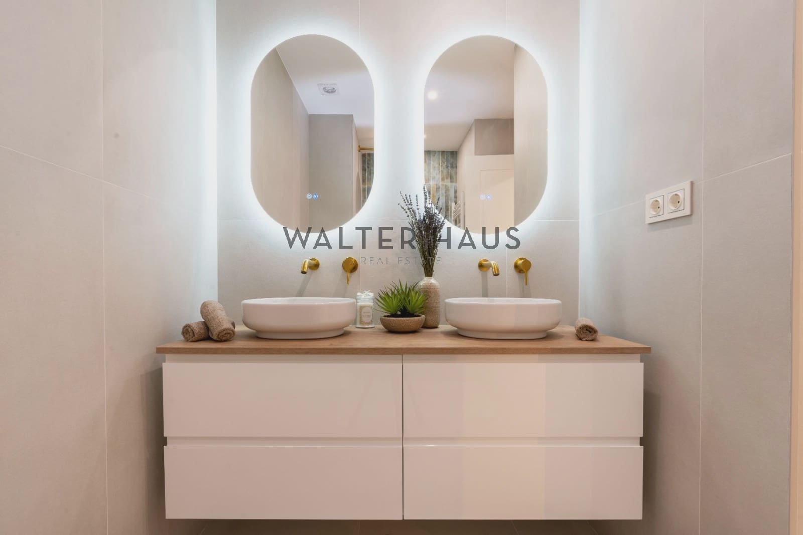 3 bedroom Flat for sale in Madrid city with garage - € 1,360,000 (Ref: 10130458)