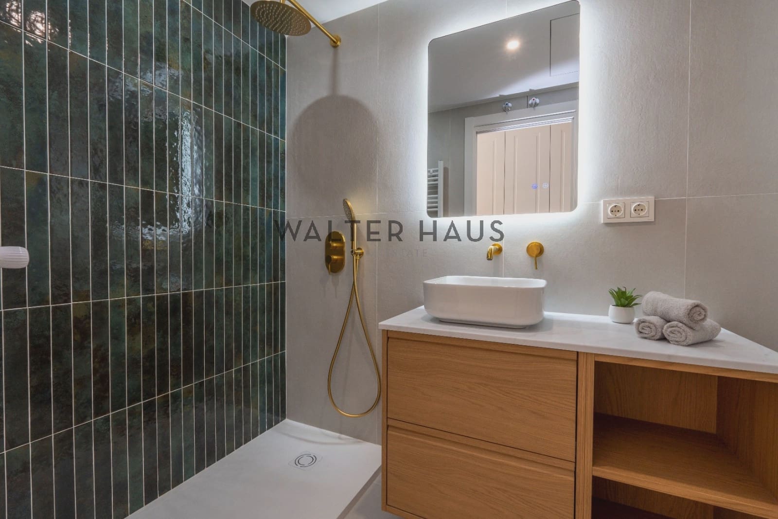 3 bedroom Flat for sale in Madrid city with garage - € 1,360,000 (Ref: 10130458)