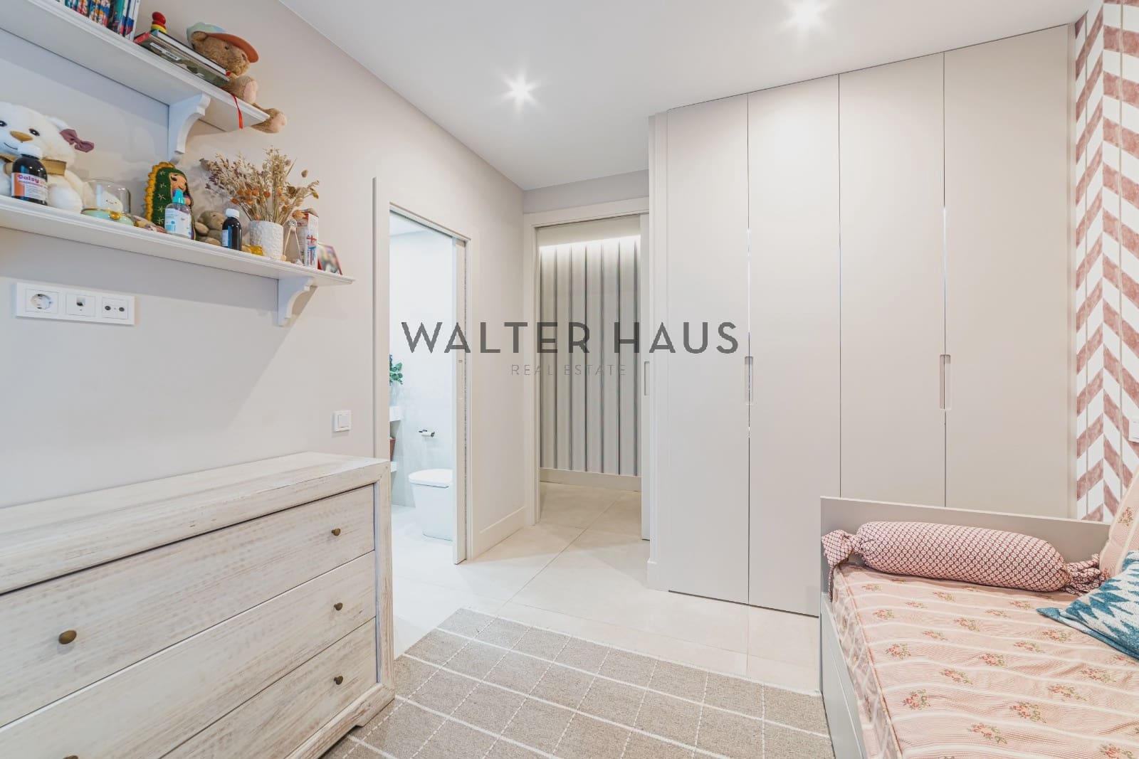 2 bedroom Flat for sale in Madrid city - € 1,450,000 (Ref: 10130460)