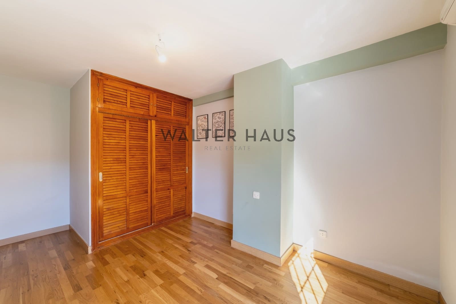 3 bedroom Villa for sale in Madrid city with pool garage - € 520,000 (Ref: 10165583)