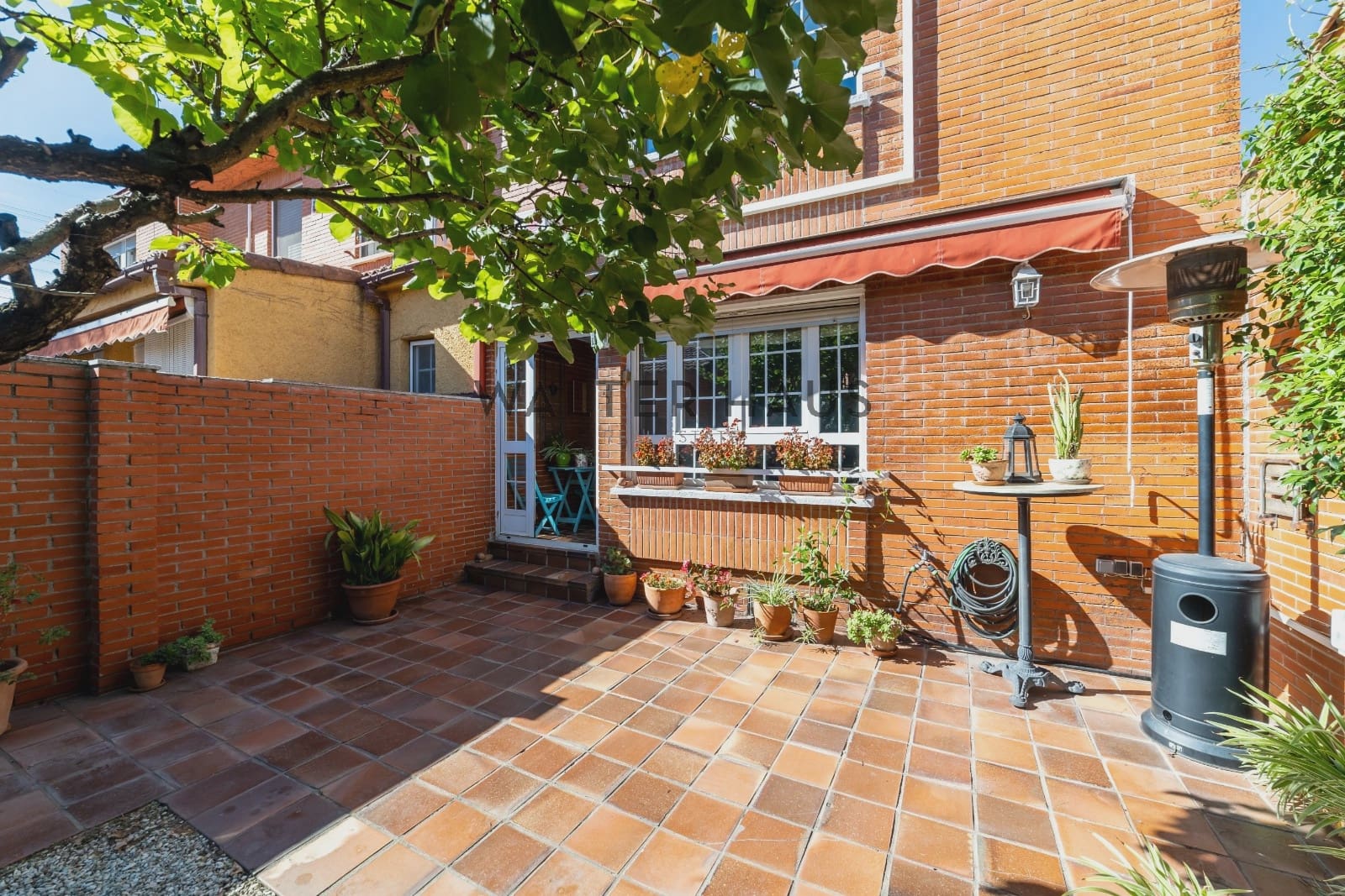 3 bedroom Villa for sale in Madrid city with pool garage - € 520,000 (Ref: 10165583)
