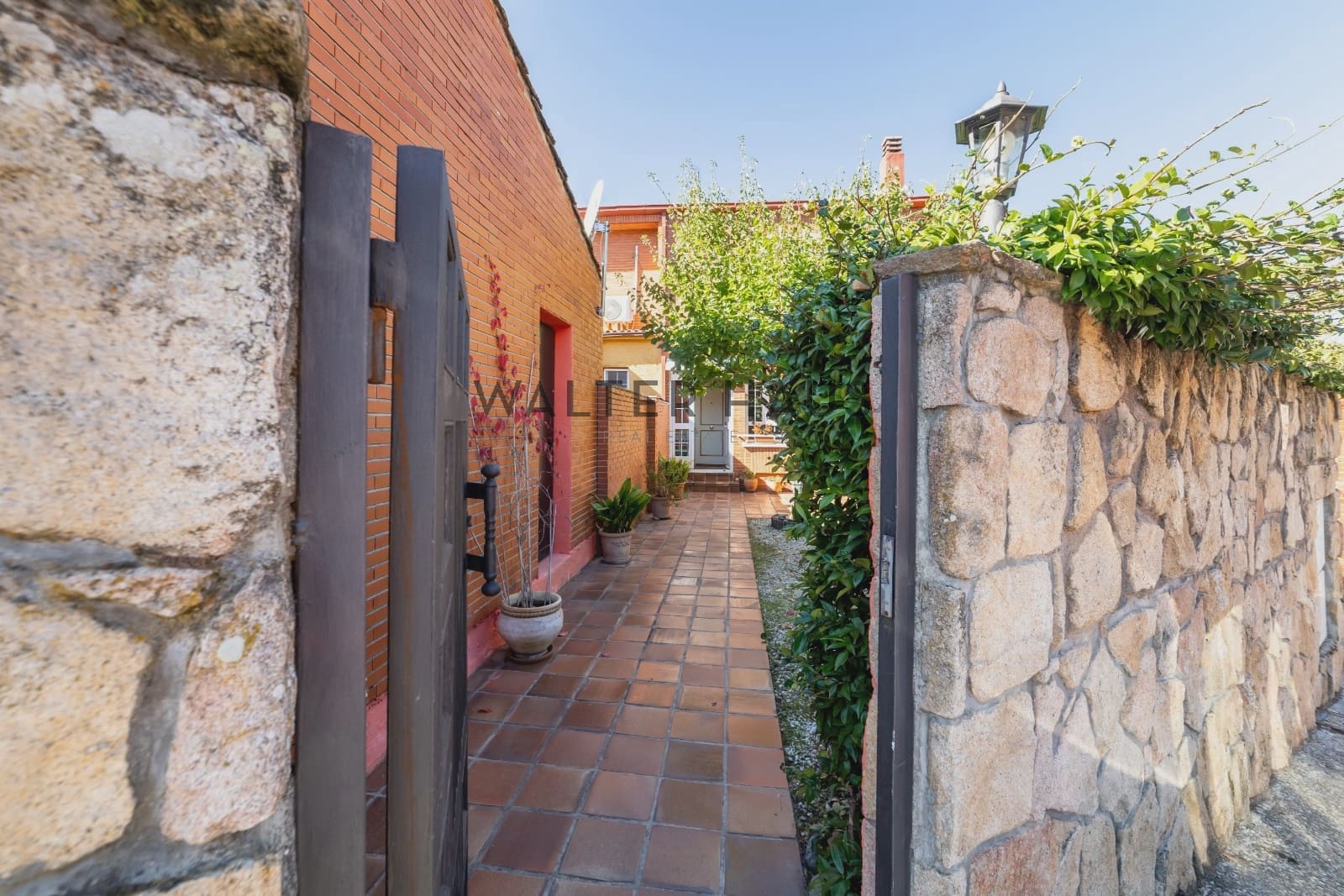 3 bedroom Villa for sale in Madrid city with pool garage - € 520,000 (Ref: 10165583)
