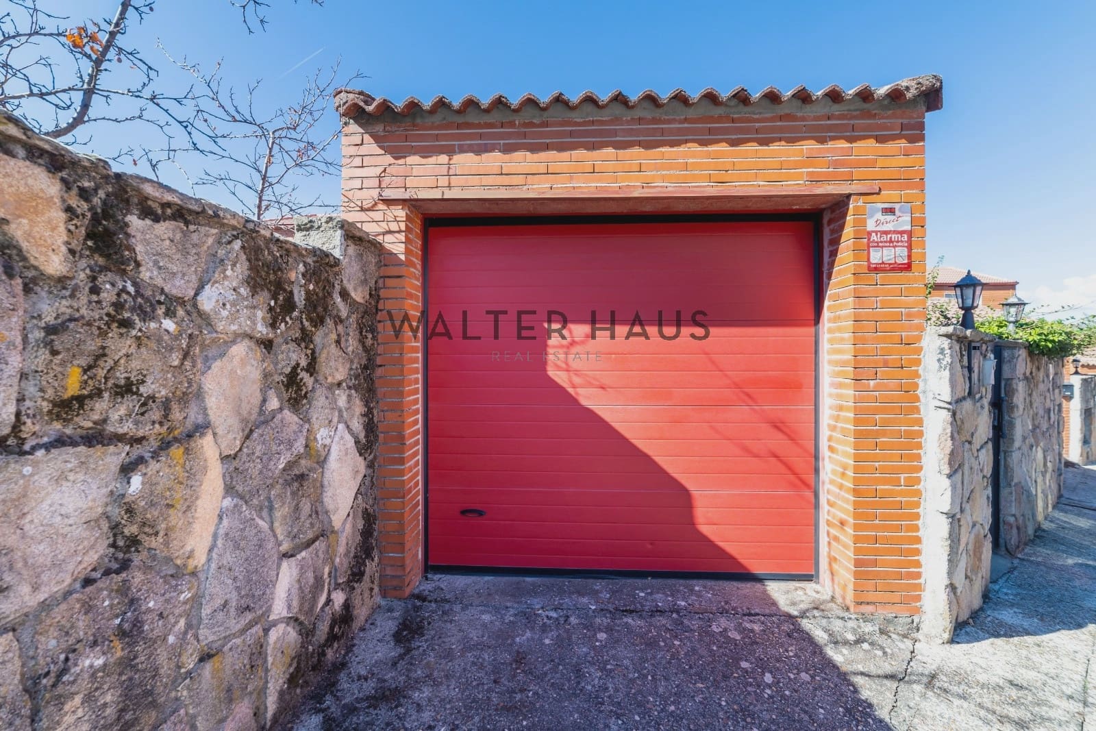 3 bedroom Villa for sale in Madrid city with pool garage - € 520,000 (Ref: 10165583)