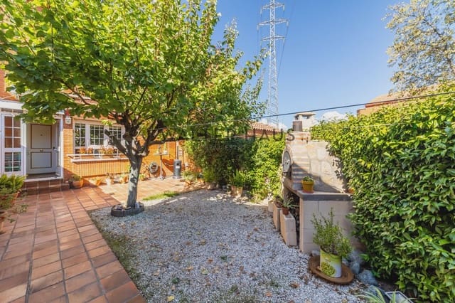 3 soveværelse Villa til salg i Madrid by med swimmingpool garage - € 520.000 (Ref: 10165583)