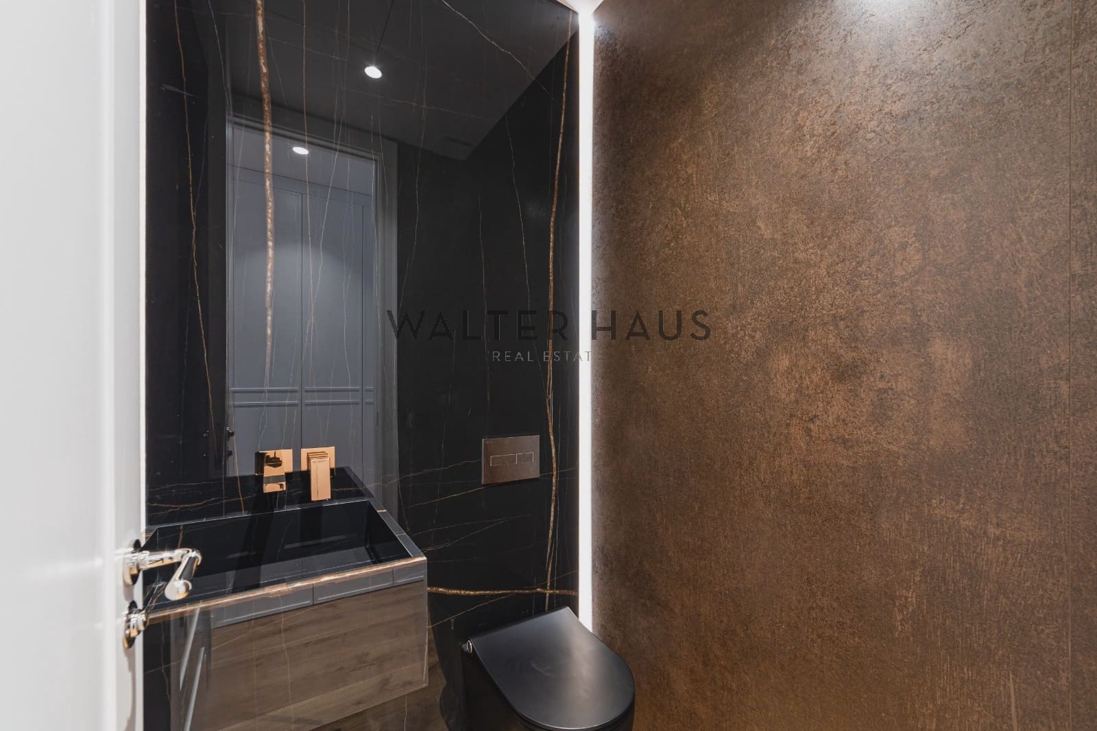 4 bedroom Flat for sale in Madrid city - € 3,750,000 (Ref: 10167575)