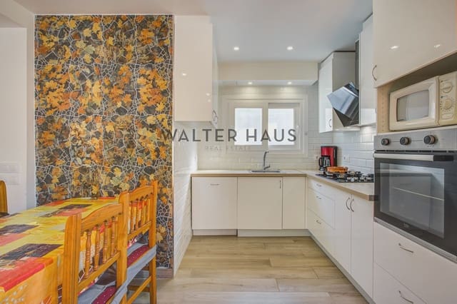 3 makuuhuone Huvila myytävänä paikassa Santa Cristina d'Aro mukana 
autotalli - 330 000 € (Ref: 10172343)