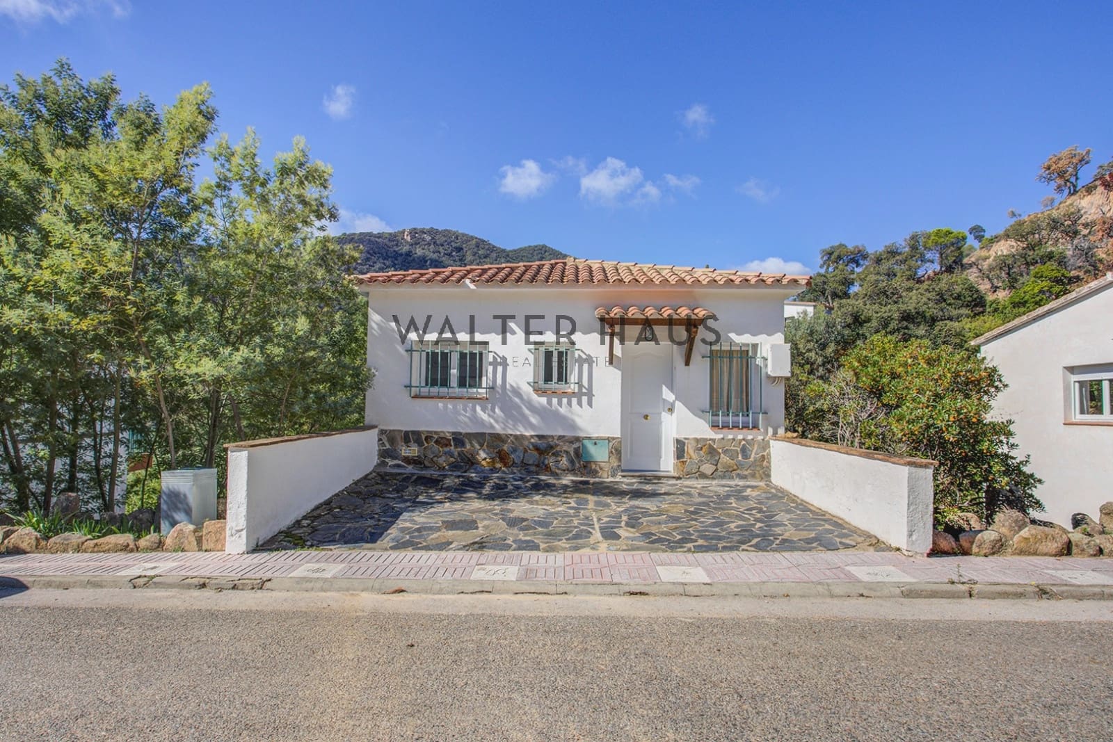 3 bedroom Villa for sale in Santa Cristina d'Aro with garage - € 330,000 (Ref: 10172343)
