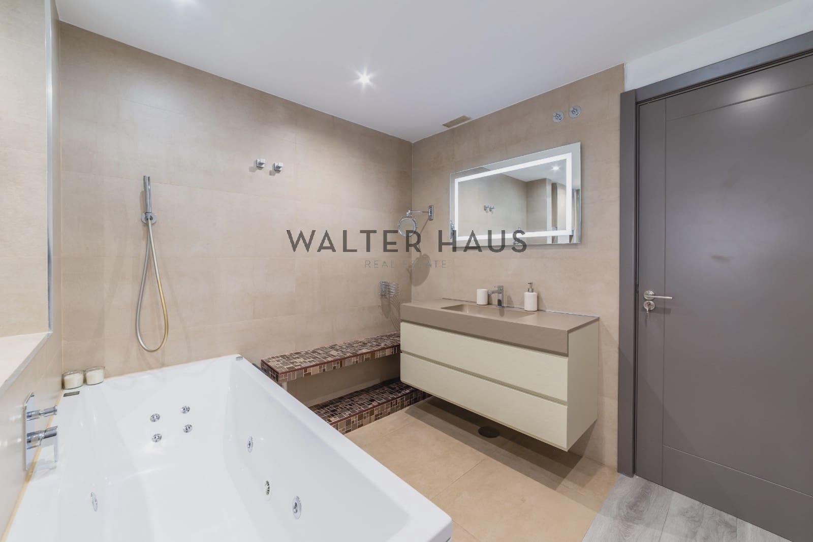 1 Zimmer Wohnung zu vermieten in Madrid Stadt mit Garage - 2.000 € (Ref: 10172344)