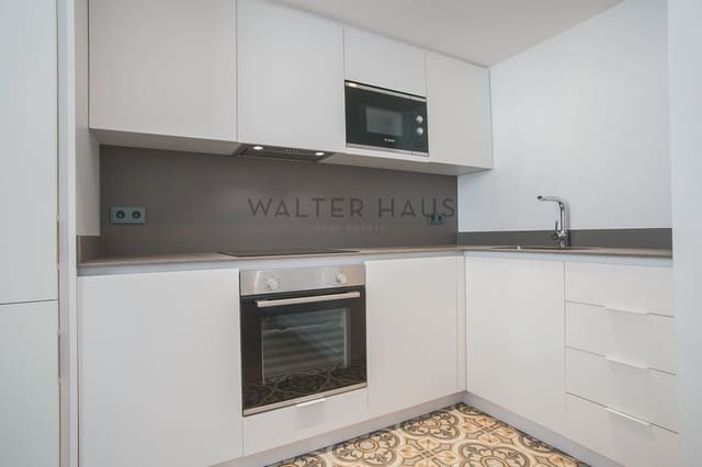 6 soverom Villa til salgs i Provençals del Poblenou, Barcelona by - € 890 000 (Ref: 7369393)