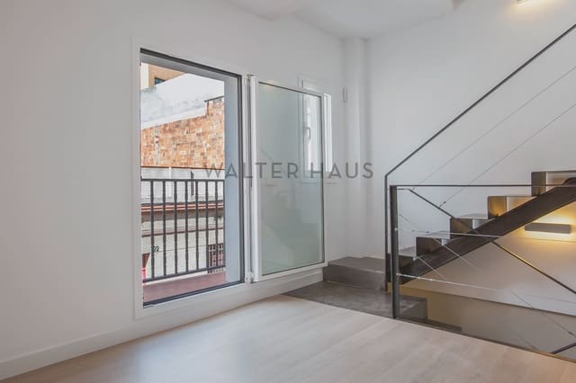 6 soverom Villa til salgs i Provençals del Poblenou, Barcelona by - € 890 000 (Ref: 7369393)
