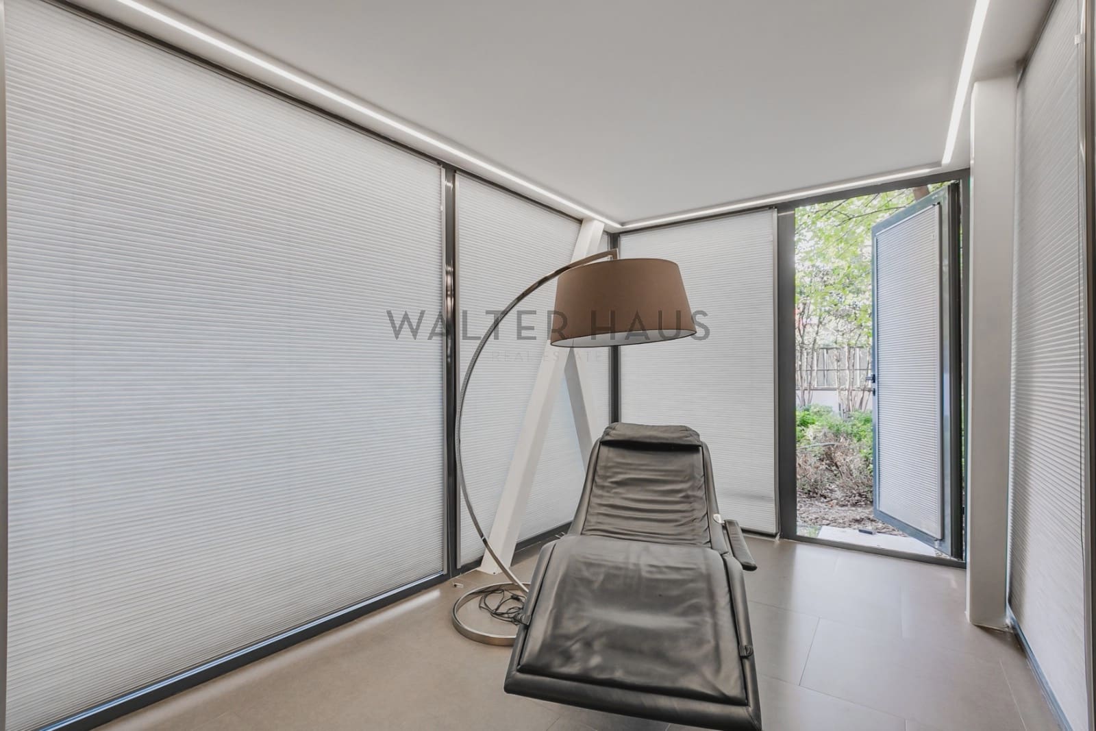 8 bedroom Villa for sale in Madrid city with pool garage - € 4,500,000 (Ref: 8035378)