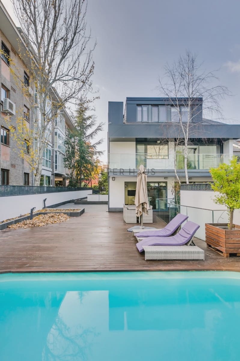 8 bedroom Villa for sale in Madrid city with pool garage - € 4,500,000 (Ref: 8035378)