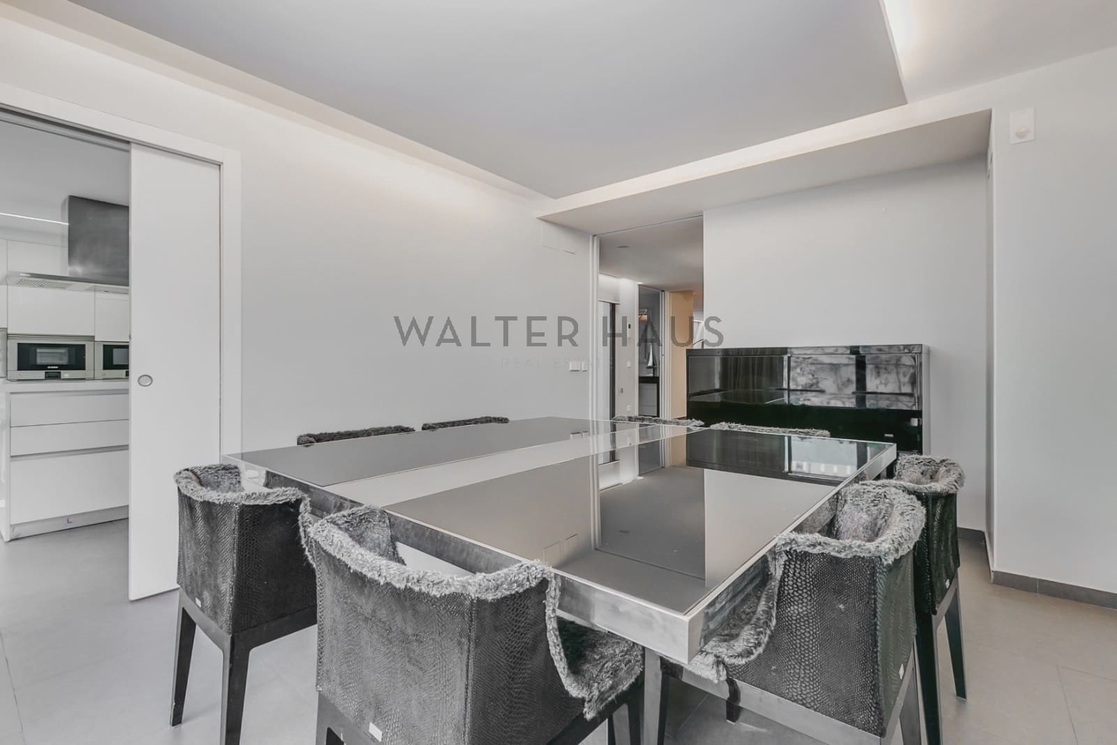 8 bedroom Villa for sale in Madrid city with pool garage - € 4,500,000 (Ref: 8035378)