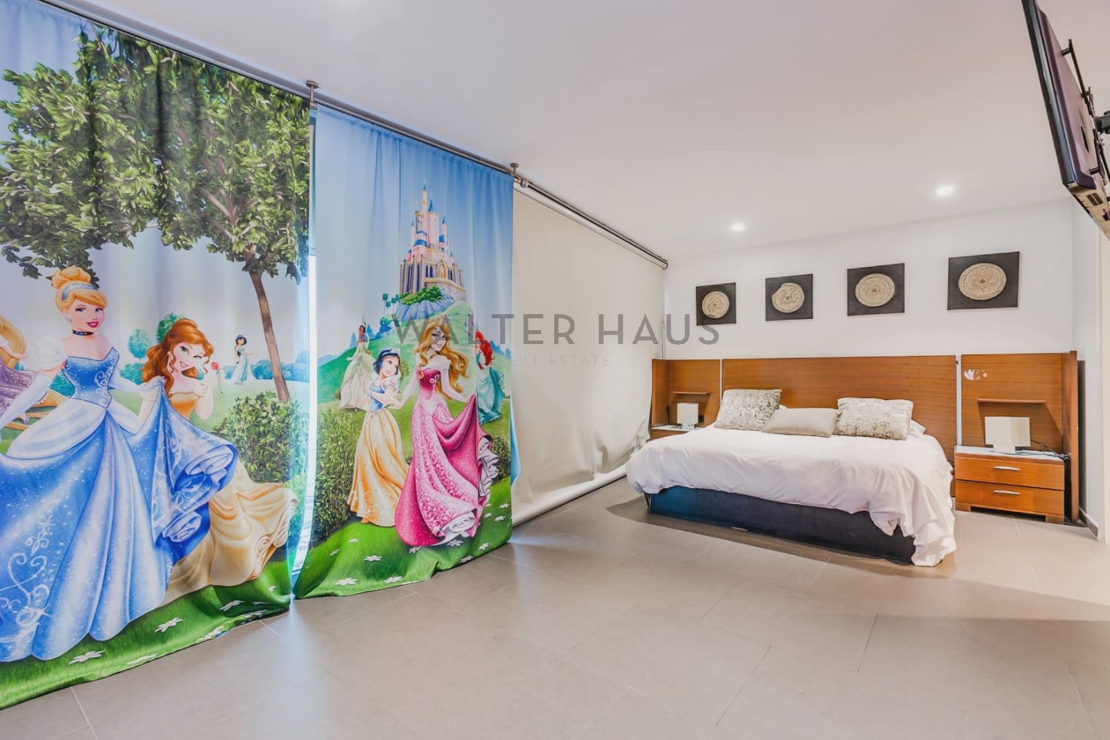 8 bedroom Villa for sale in Madrid city with pool garage - € 4,500,000 (Ref: 8035378)