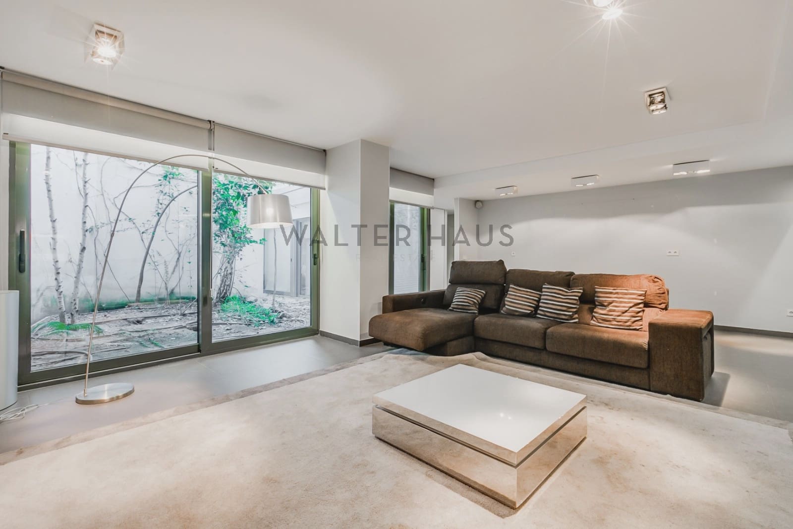 8 bedroom Villa for sale in Madrid city with pool garage - € 4,500,000 (Ref: 8035378)