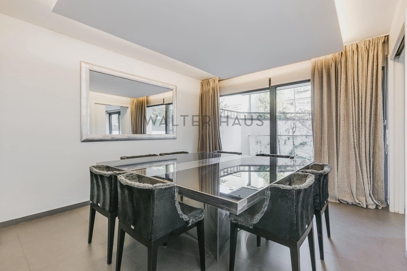 8 bedroom Villa for sale in Madrid city with pool garage - € 4,500,000 (Ref: 8035378)