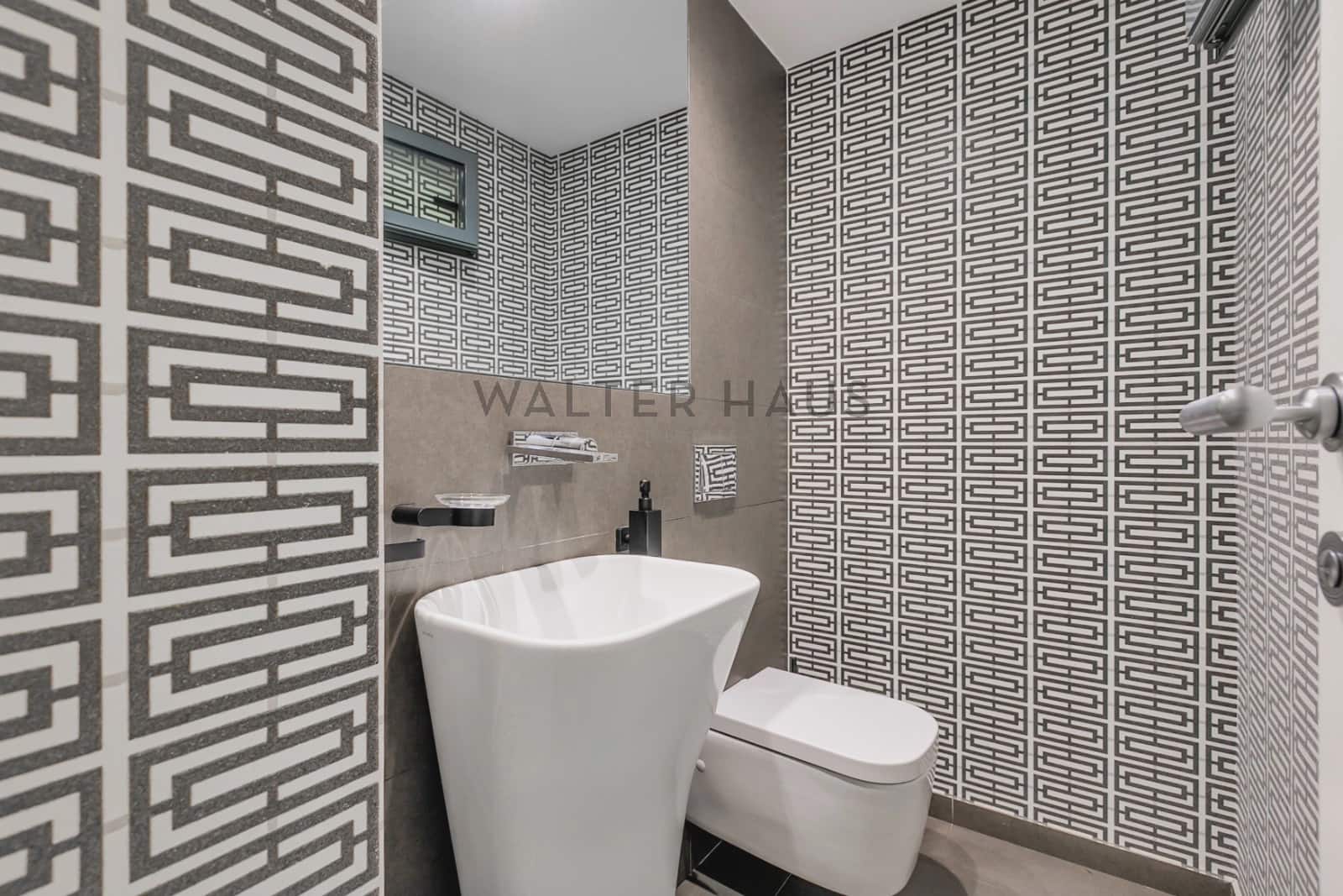 8 bedroom Villa for sale in Madrid city with pool garage - € 4,500,000 (Ref: 8035378)