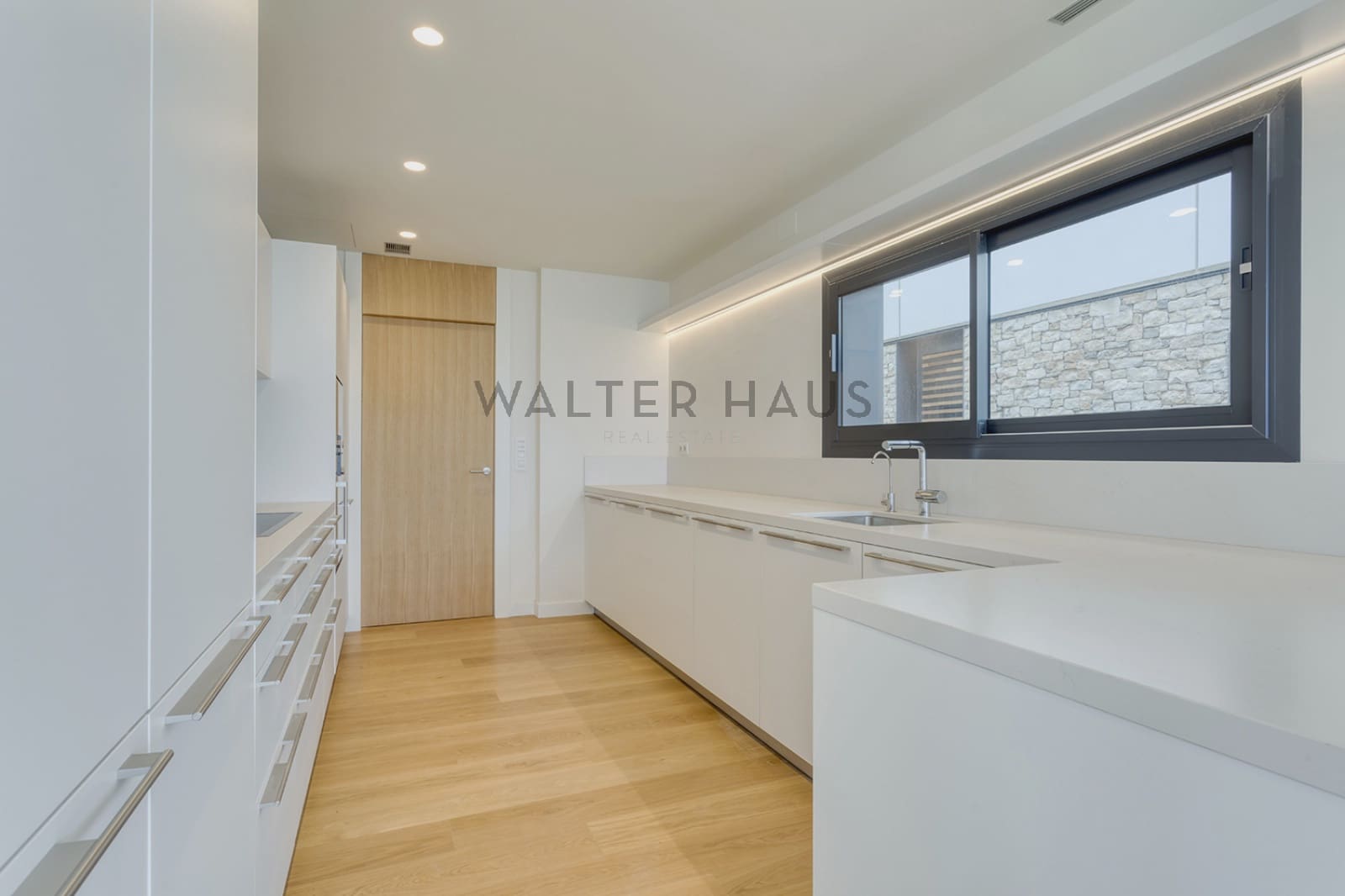 6 bedroom Villa for rent in Barcelona city with pool - € 15,000 (Ref: 8060311)