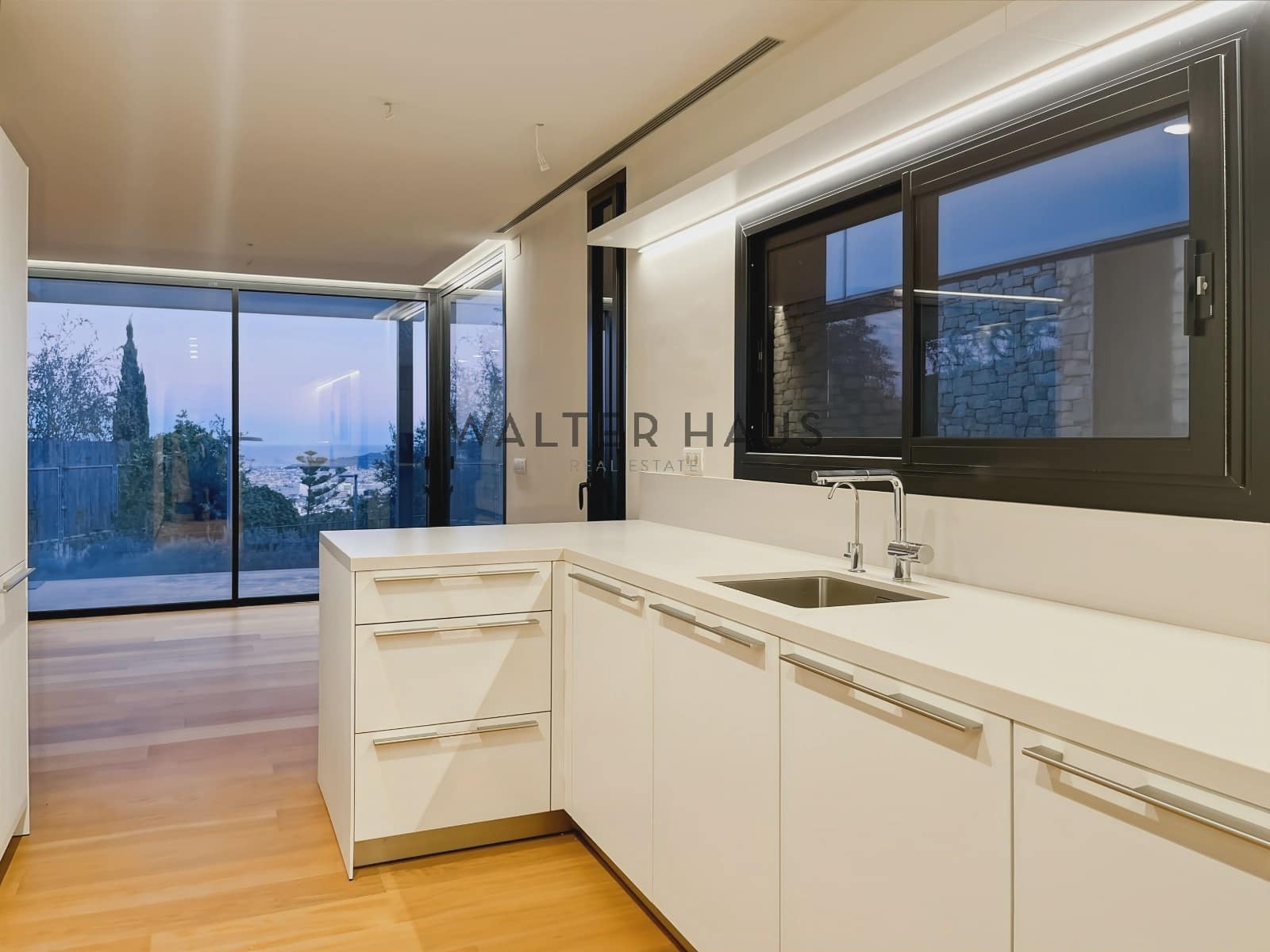 6 soveværelse Villa til leje i Barcelona by med swimmingpool - € 15.000 (Ref: 8060311)