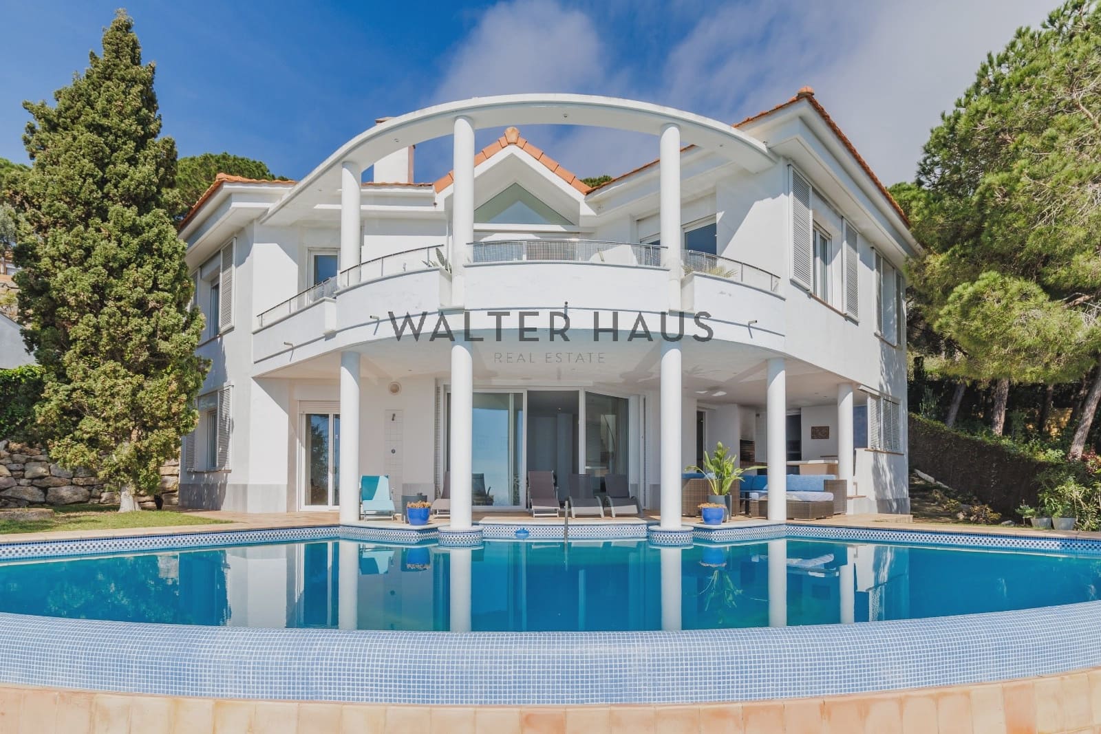 4 soveværelse Villa til salg i Lloret de Mar med swimmingpool - € 2.950.000 (Ref: 8211881)