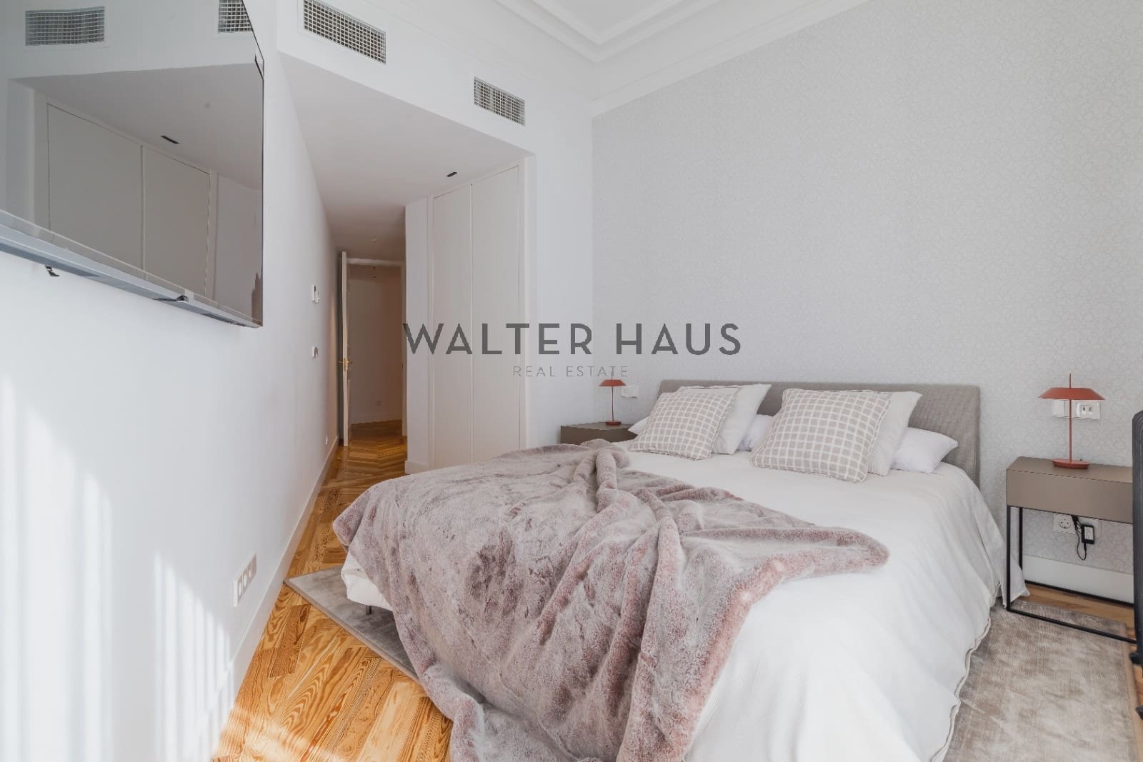 3 bedroom Flat for sale in Madrid city with pool - € 2,400,000 (Ref: 8221773)